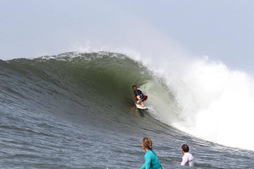 Las Flores Resort Surf Club