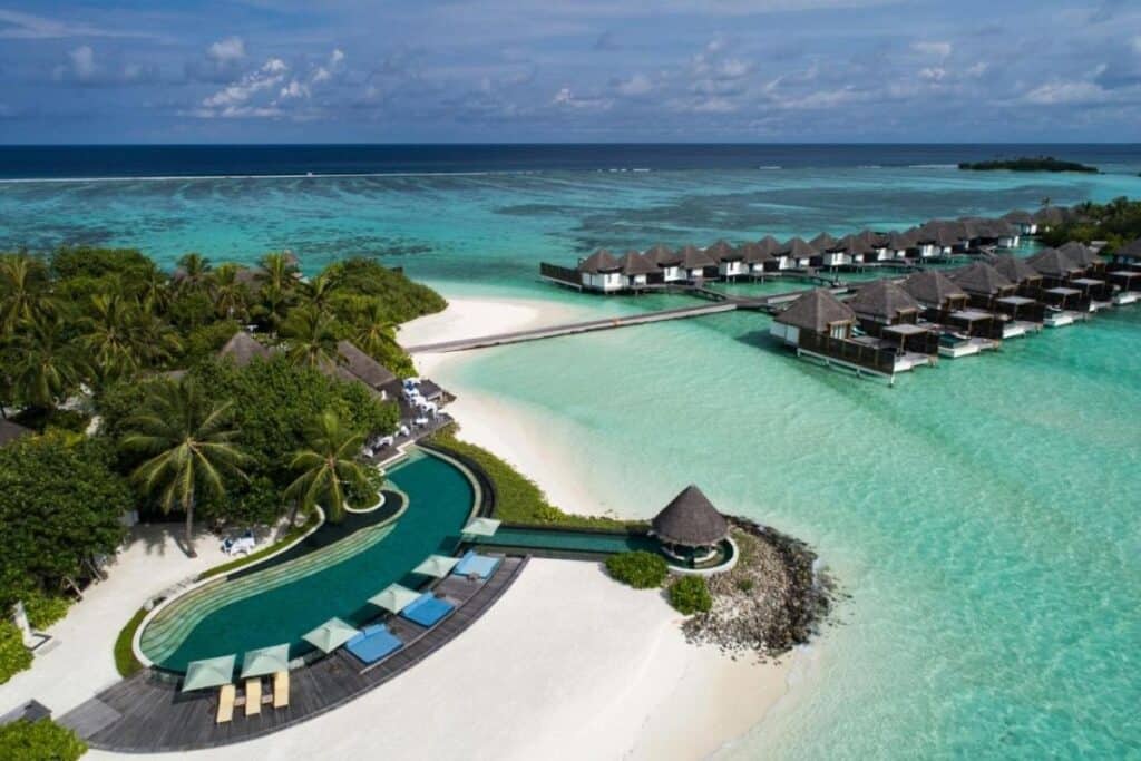 @booking.com Four Seasons Kuda Huraa