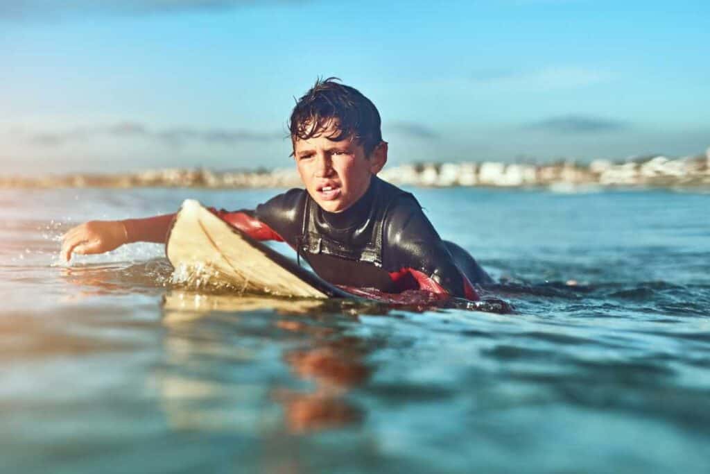 grom beginner surfer